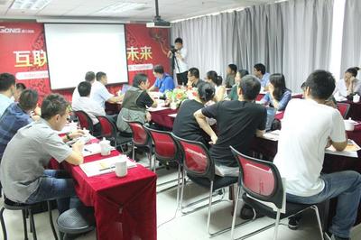 《人民日报》等中央媒体莅临秦工就M2B平台等新业态进行采访 - 今日头条(TouTiao.org)