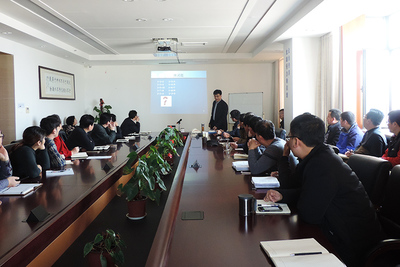 集团公司邀请专家对中层干部进行管理培训