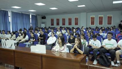 【就业大讲堂】迈入职场 向上生长--管理学院举办“职场第一课”就业指导讲座