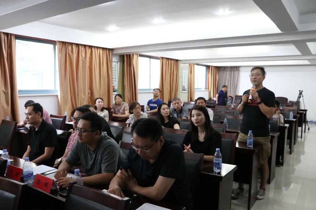 法律服务增贡献 管理提升促发展——市新联会举办法律财务知识培训与咨询服务活动